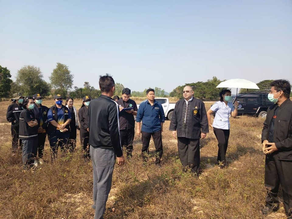 ศูนย์ดำรงธรรมระยอง บุกจับคาหนังคาเขา ลอบทิ้งน้ำเสียเต้าหู้ลงคลอง กระทบชุมชนบ้านฉาง
