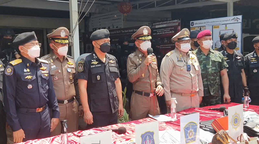 รอง ผบ.ตร. แถลงข่าวการจับกุมขบวนการค้ายาเสพติด "กระต่ายออนไลน์"  เชื่อมโยงฟอกเงินกว่า 90 ล้านบาท 