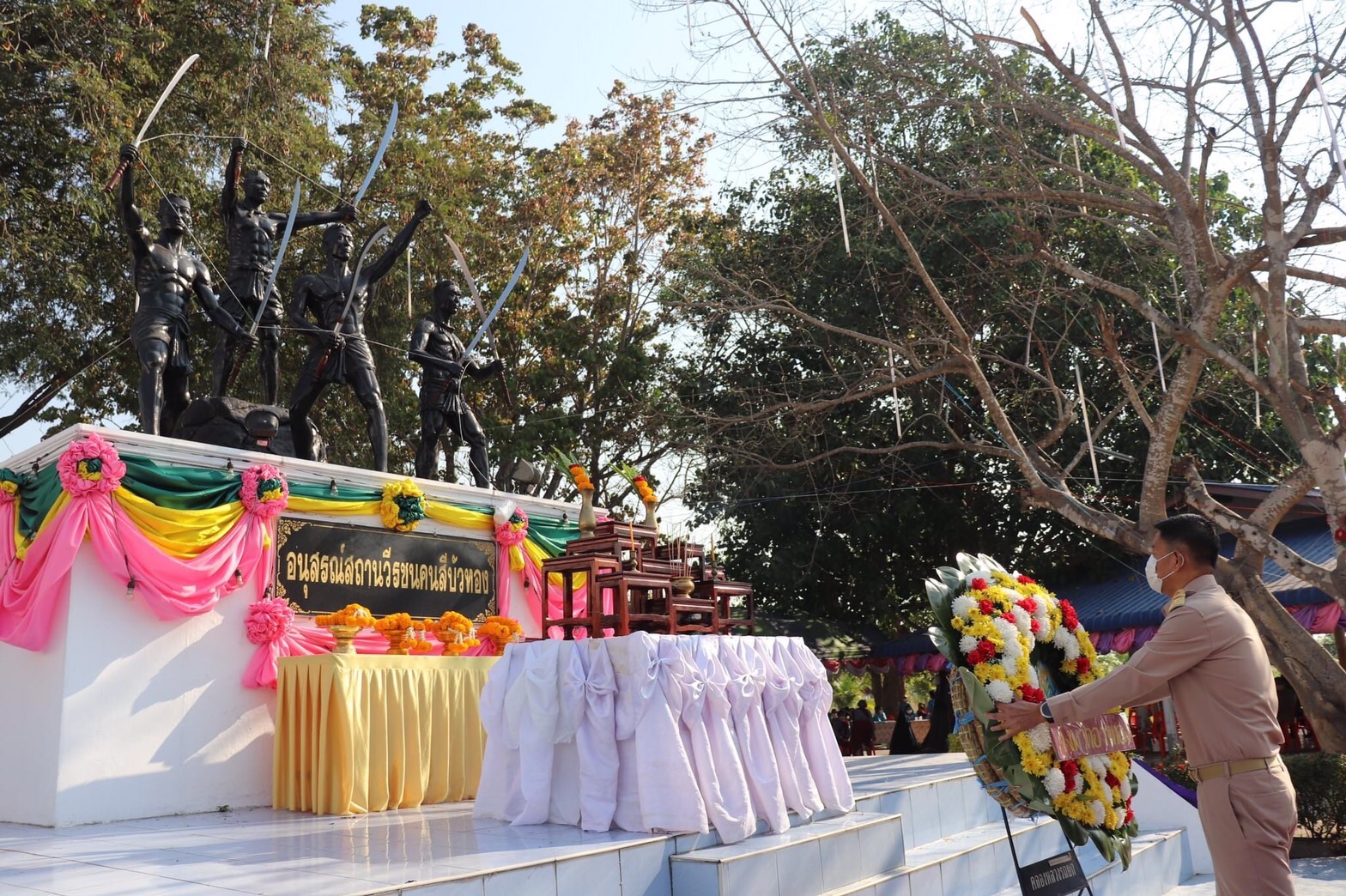 อ่างทอง จัดพิธีถวายราชสักการะ "พระบิดาแห่งมาตรฐานการช่างไทย" 