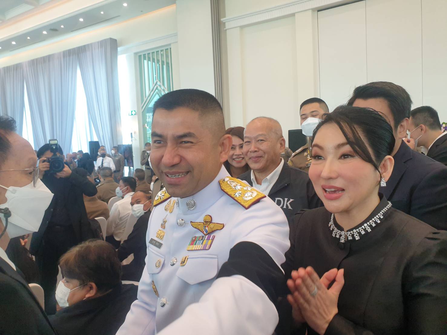 แขกผู้มีเกียรติร่วมพิธีสวดพระอภิธรรมศพ ด.ต.ไสว หักพาล " บิดา "บิ๊กโจ๊ก"แน่นวัดทุกคืน