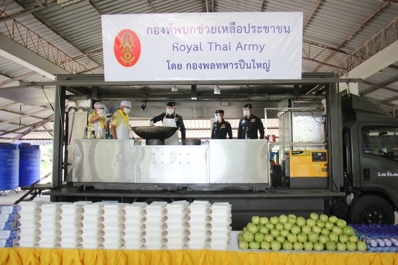 กองพลทหารปืนใหญ่ ค่ายสิริกิติ์ จ.ลพบุรี จัดรถครัวสนามเคลื่อนที่  และรถจักรยานยนต์ Army Delivery บริการปชช.