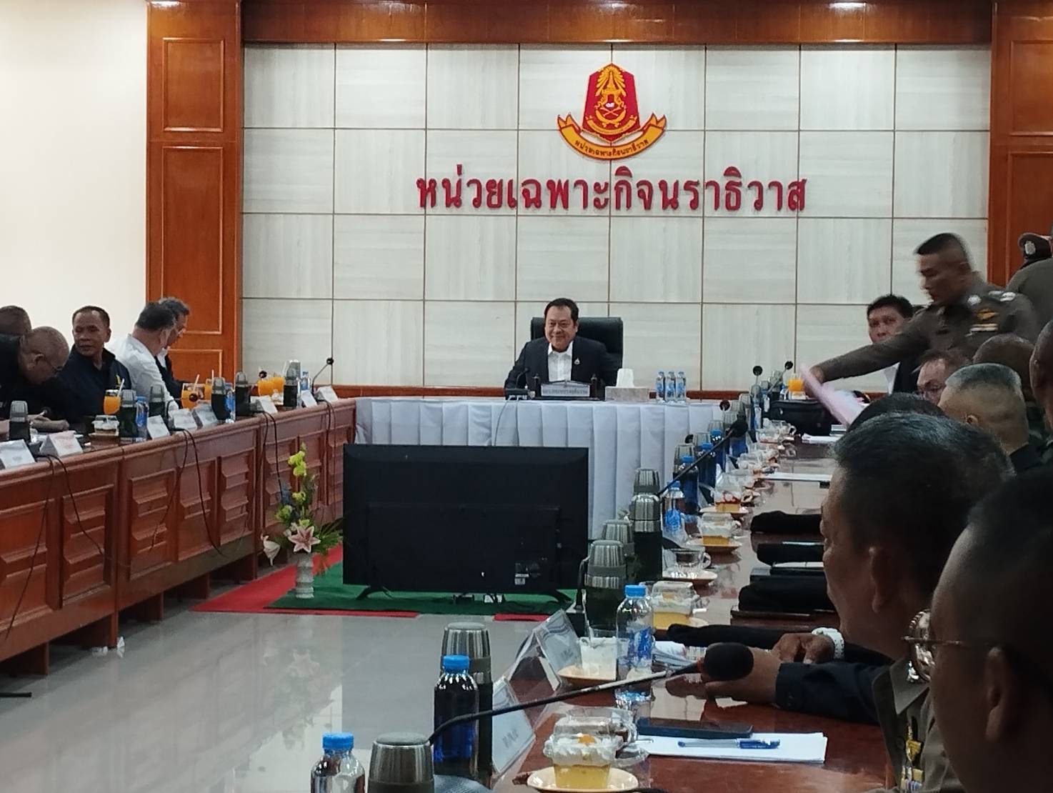 "ทวี" ลงพื้นที่ติดตามเหตุความรุนแรง 3 จังหวัดชายแดนใต้ พร้อมเยี่ยมผู้บาดเจ็บ 