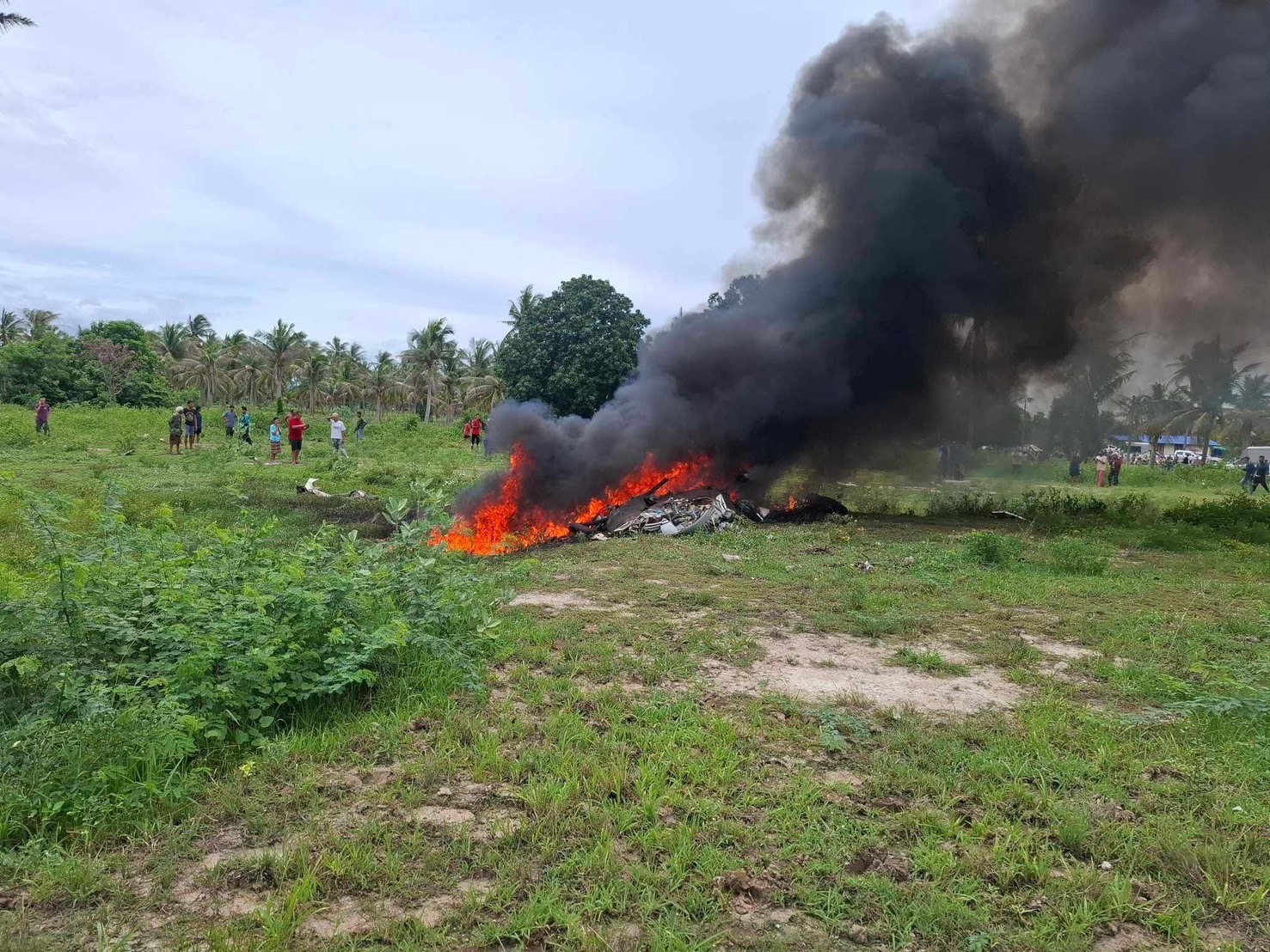 ด่วน! เฮลิคอปเตอร์สำนักงานแห่งชาติตกที่สามร้อยยอด ประจวบฯ ดับ 3 ไฟลุกไหม้ระหว่างช่วยเหลือ