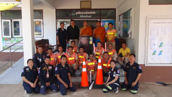 วัดเข็กน้อย อ.เข้าค้อ จ.เพชรบูรณ์ มอบ โลงศพ ผ้าขาว และอุปกรณ์กู้ชีพ-กู้ภัย ให้ มูลนิธิอุดรสว่างเมธาธรรมสถาน อ.บ้านผือ จ.อุดรธานี และ มอบอุปกรณ์ปฏิบัติงานให้ อส. อ.บ้านผือ 