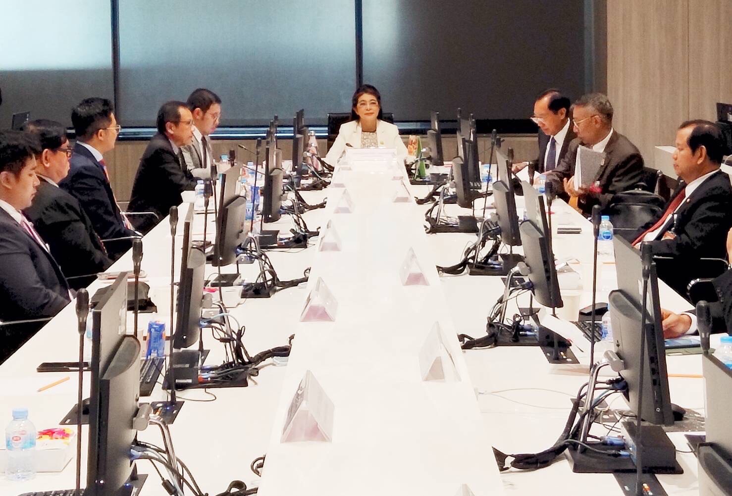 "ไทยสร้างไทย" จัดเวทีหาทางออกช่วยผู้ประกอบการ SMEs พร้อมดันเป็นวาระเร่งด่วน