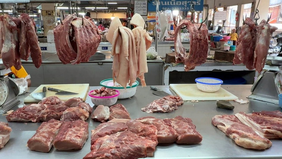 หมูสดหน้าเขียงขอนแก่น ปรับขึ้น กก.ละ 10 บาท แม่ค้าตรึงราคาบางส่วน คาดราคาขยับต่อเนื่องถึงสงกรานต์