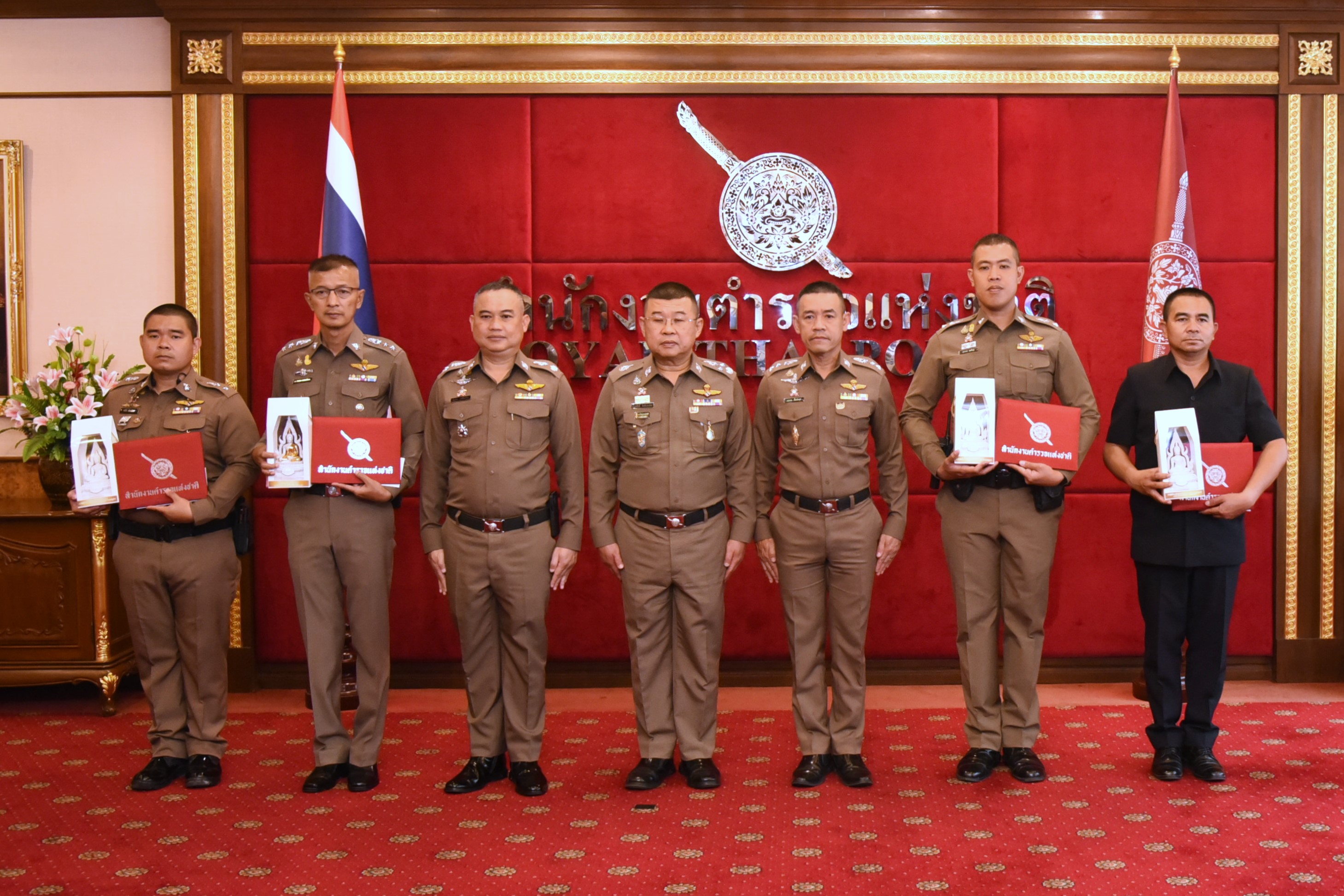 ผบ.ตร. ชื่นชมตำรวจ สน.ชนะสงคราม คลี่คลายสถานการณ์ช่วงสงกรานต์ได้ดีเยี่ยม