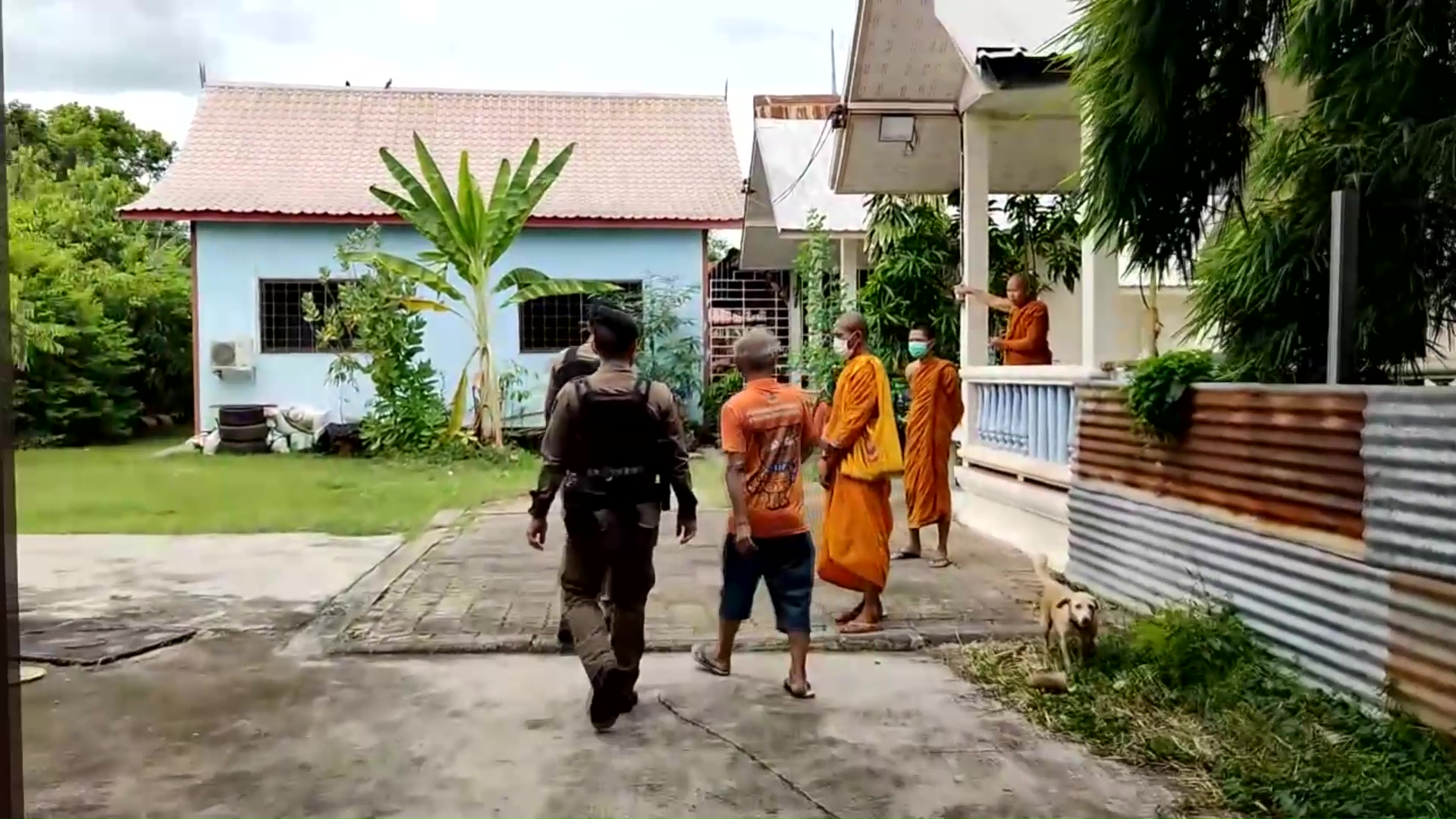 อุดรธานี เนรคุณข้าวก้นบาตร หนุ่มอุดรเสพยาแล้วคลั่ง ท้าต่อยพระเณร