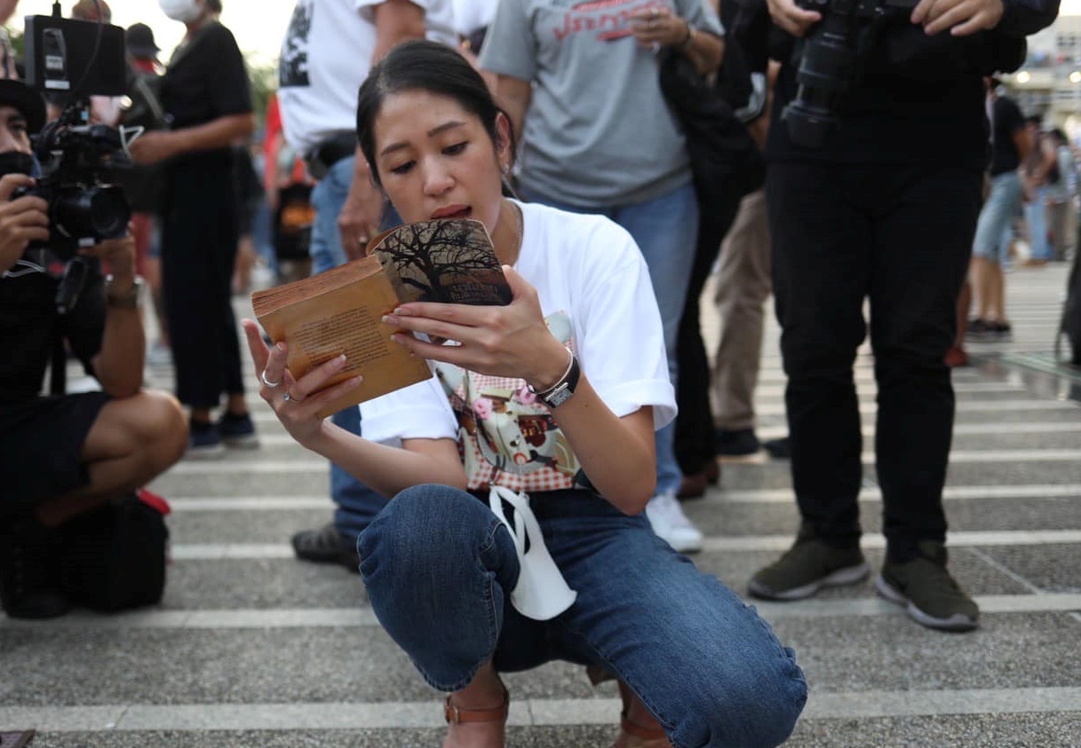 'ช่อ'​ ก็มา! โผล่ร่วมม็อบลานคนเมือง