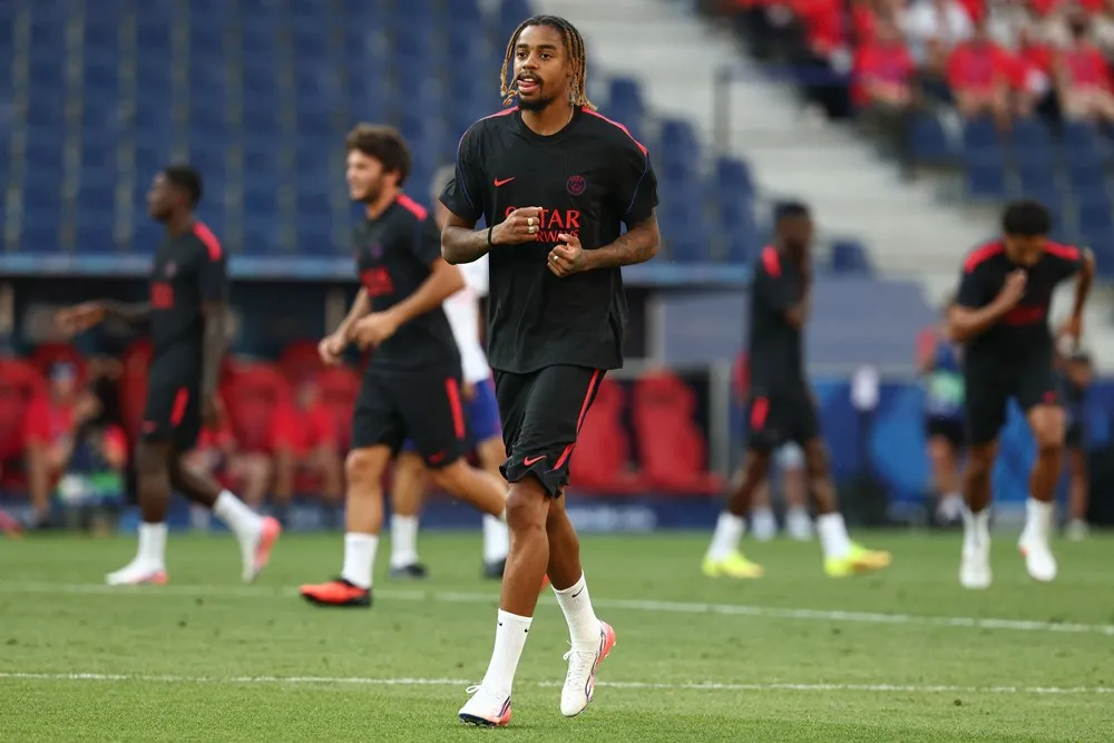 Afp  20260811  C4 E M4 Dc  V1  High Res  Fbl Eur Supercup Psg Aston Villa Training