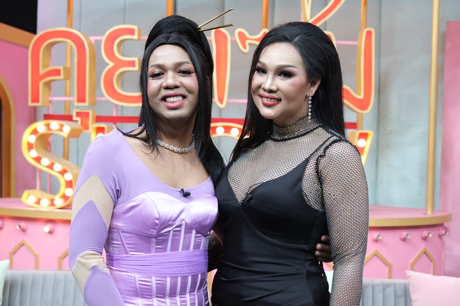 "แพรี่ - มาดามแพม" ควงกันเคลียร์ดราม่าทัวร์ลง ซื้อรถหรูเงินสด  พร้อมประเด็นทะเลาะนางงามท่านหนึ่ง