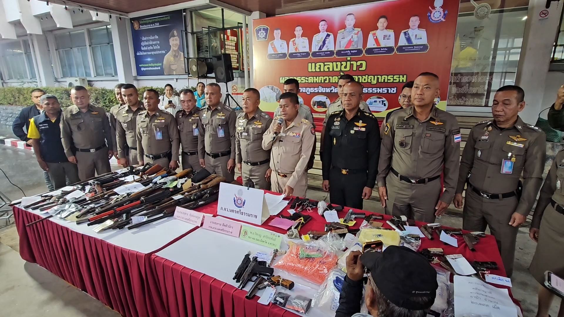 ตำรวจยึดทรัพย์สวนทุเรียน-คลังแสงสมคบร่วมกันค้าฟอกเงินยาเสพติดในพื้นที่ท่าศาลามูลค่ากว่า 59 ล้าน