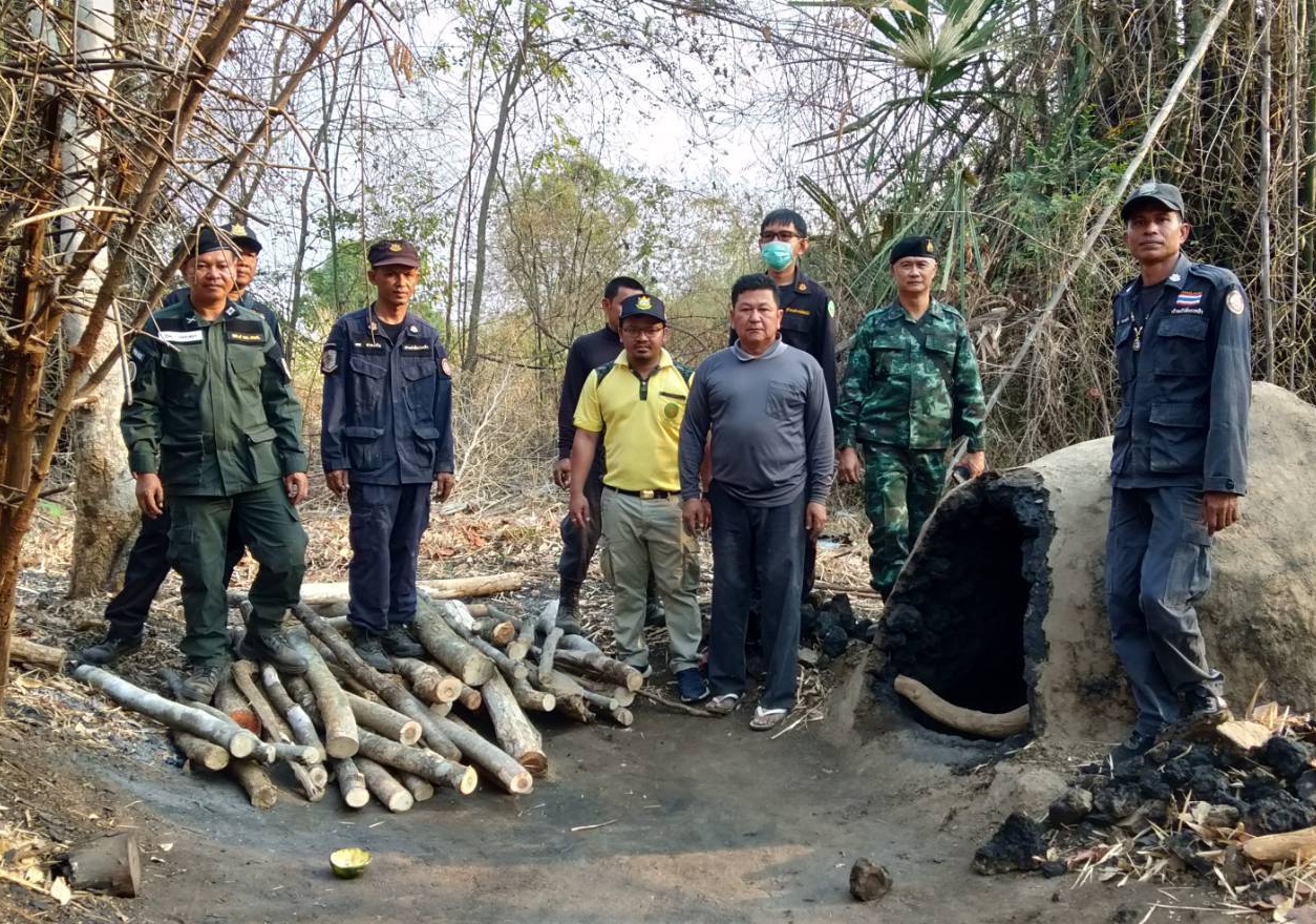 กอ.รมน.ตาก ตรวจยึดที่ดินผืนป่าถูกบุกรุก และตัดไม้เผาถ่าน เขตป่าสงวนแห่งชาติ