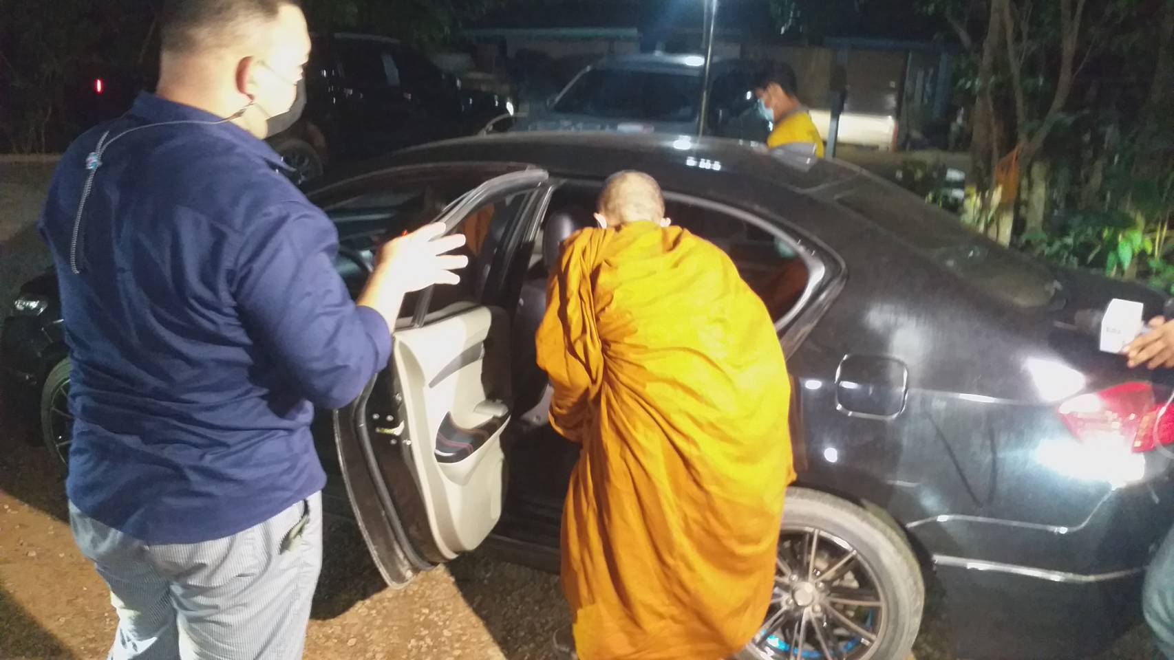 พระสุนิตรยอมกลับวัดต้นสังกัดวังสามหมอหลังเจ้าคณะอำเภอขู่จับสึก