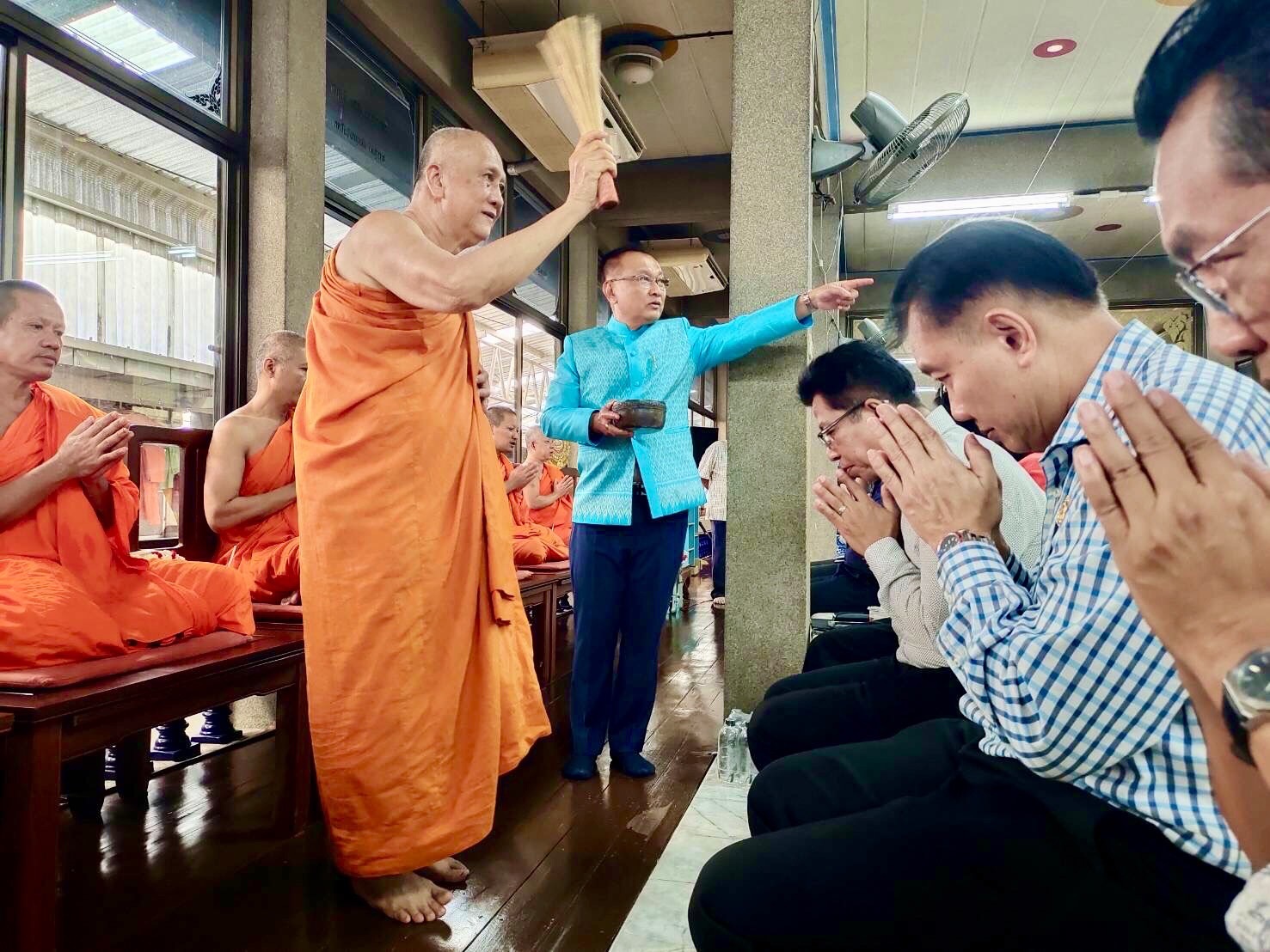 หลวงพ่อสมชาย “วัดปริวาสฯ” ให้พรเบิร์ดเดย์ “บิ๊กอู๊ด” เลขาฯ ประธาน สตง. ทำดีแล้ว-ทำต่อไป 