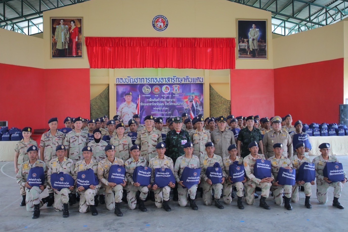 ผบ.ทบ. ร่วมคณะรองนายกรัฐมนตรี-รมว.มหาดไทย เยี่ยมการฝึกฯ อส.จชต.