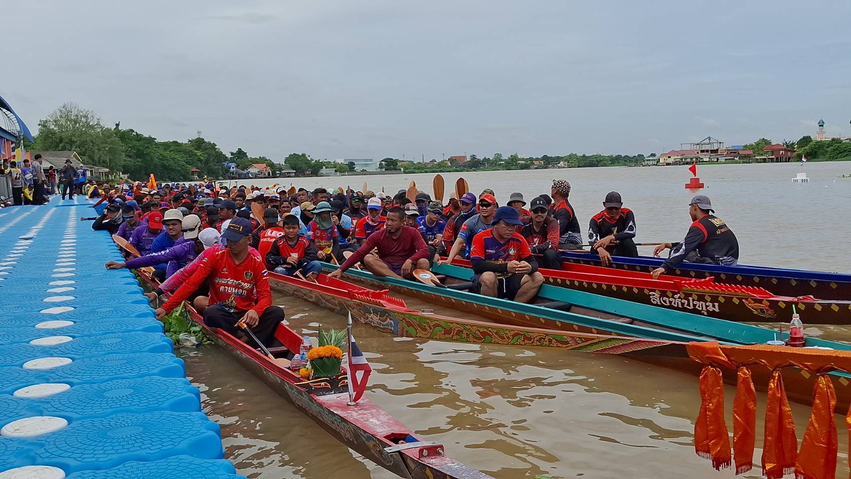 ทต.บ้านกลาง จัดแข่งขันเรือยาวประเพณี ประจำปี 2567 ชิงถ้วยรางวัลพระราชทาน