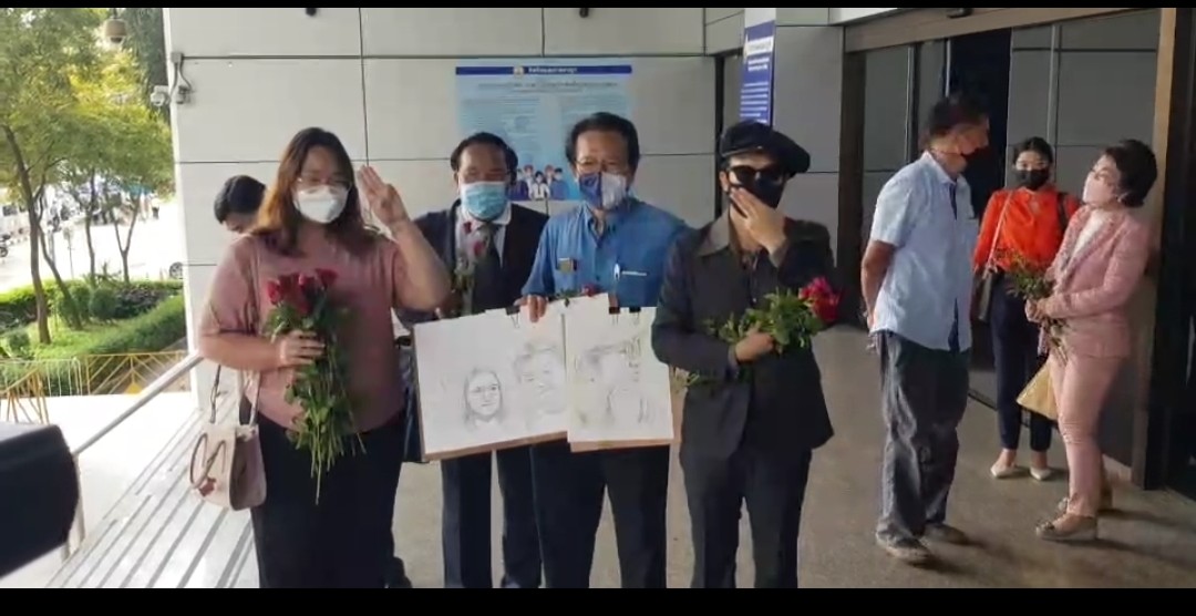ศาลไต่สวน คำร้องถอนประกันตัว อานนท์ รุ้ง ปนัสยา แอมมี่ กระทำผิดเงื่อนไข กลุ่มคนเดือนตุลา ให้กำลังใจ  อ๋อย จาตุรนต์ 