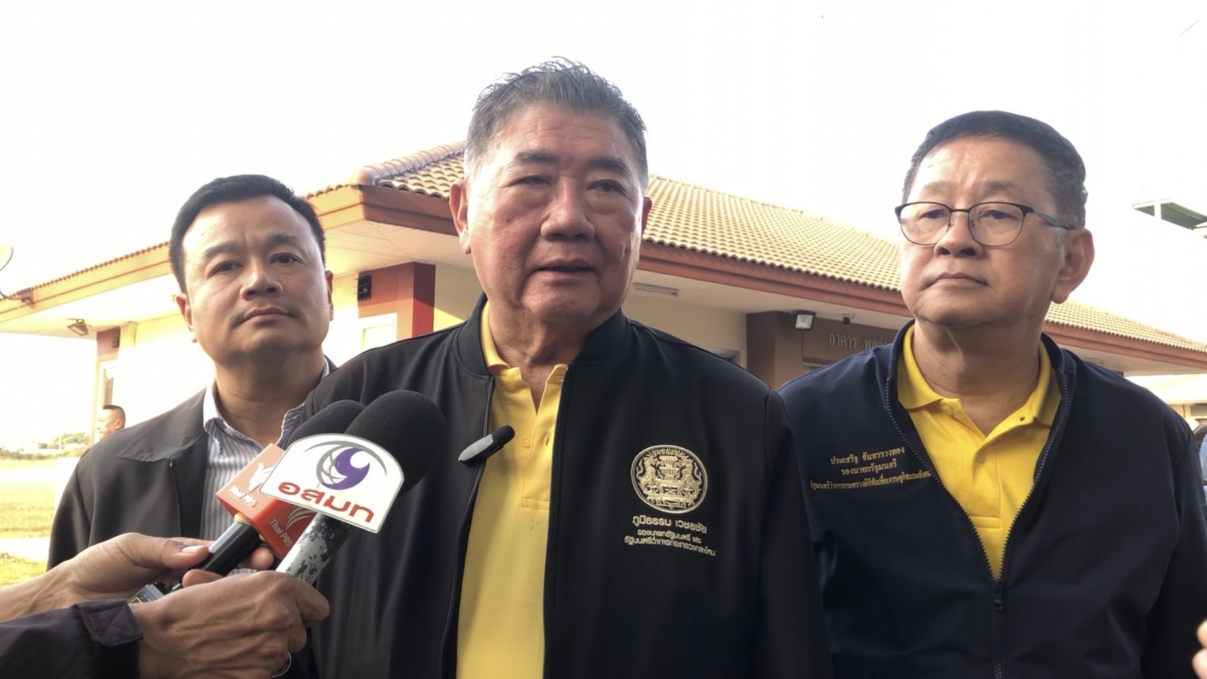 "ภูมิธรรม" บอกคุย "อนุทิน"แล้วไม่มีปัญหา "ภท." ไม่ร่วมแก้รธน.ชี้เป็นเอกสิทธิ์ ระบุเพื่อความสบายใจส่งศาลรธน.