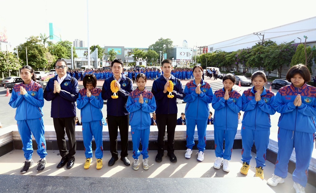 ทัพนักกีฬาพัทยา สักการะพระเจ้าตากฯ ก่อนชิงชัยกีฬานักเรียน อปท.ครั้งที่ 38 