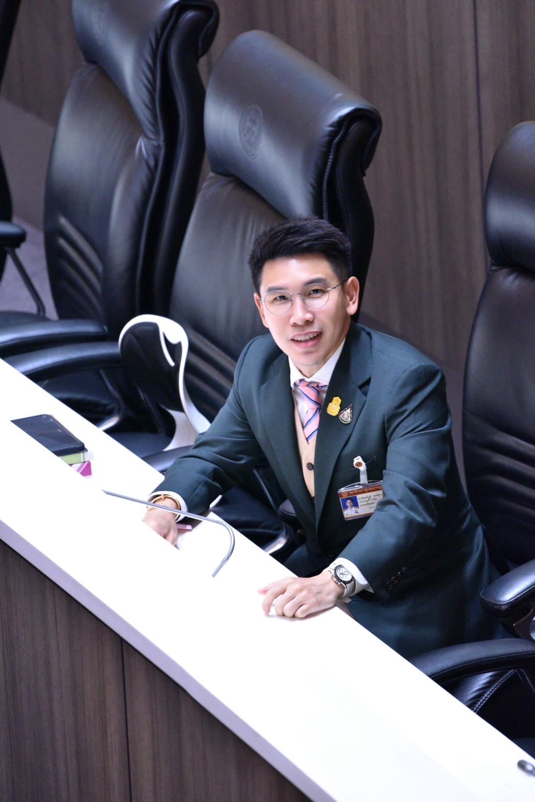 "ณณัฏฐ์ หงษ์ชูเวช" คนสนิท "เศรษฐา" ลาออกสส.ปาร์ตี้ลิสต์ เพื่อไทย "หมอเชิดชัย" เสียบแทน จับตาช่วยงานที่ทำเนียบฯ 