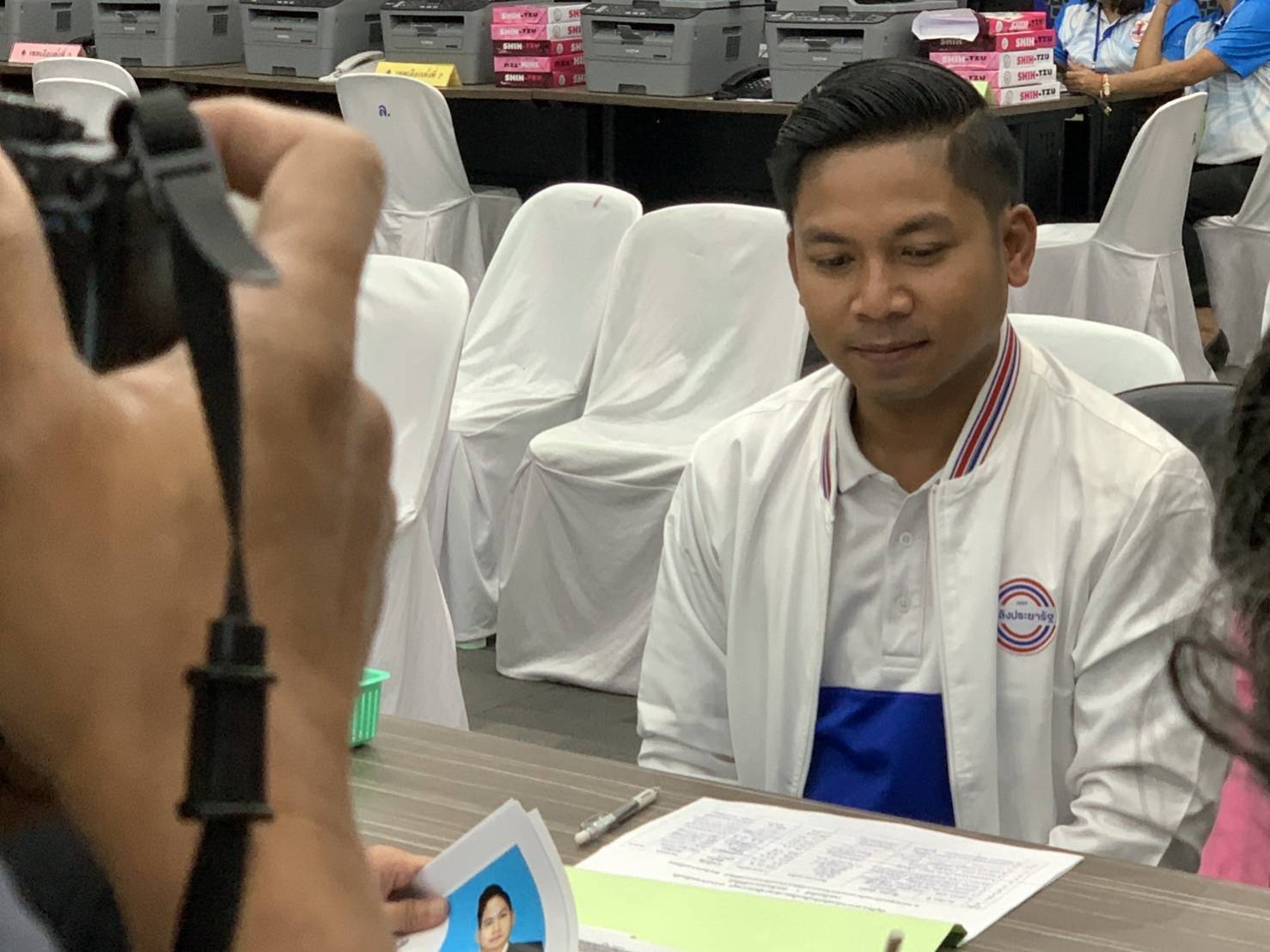 "คิง ก่อนบ่าย"ยึดฤกษ์เลขสวย 5-5-5  ยื่นสมัคร ส.ส.เขต 1 ประจวบสังกัดพลังประชารัฐ