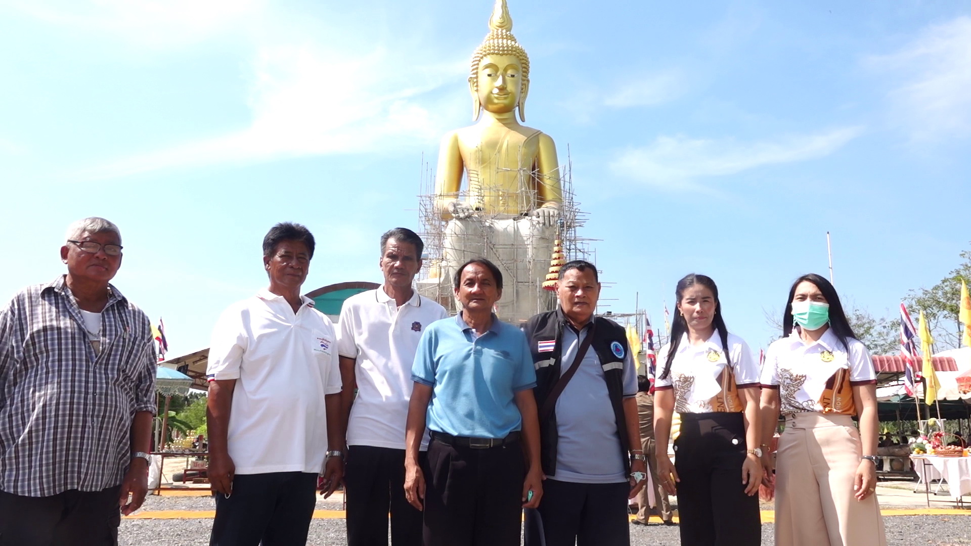 ชาวพุทธร่วมสร้างองค์พระสูง49เมตร และสระบัว8ไร่ผุดแลนด์มาร์คใหม่ของปทุมธานี