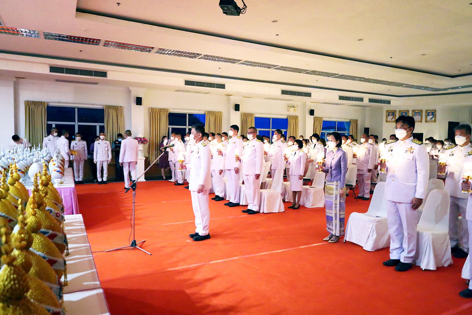 ผู้ว่าประจวบฯ นำพสกนิกรจุดเทียนถวายพระพรชัยมงคลสมเด็จพระราชินี เนื่องในโอกาสวันเฉลิมพระชนมพรรษา 