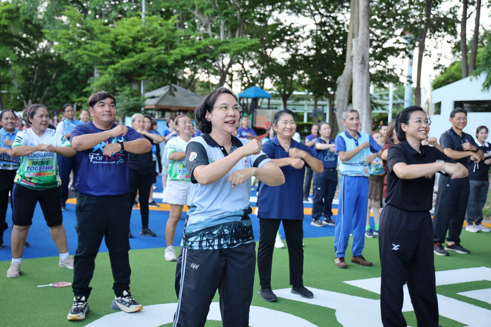 กาญจนบุรี Kick Off ‘เราไม่นิ่ง MOVE TOGETHER’ ผู้ว่าฯ นำออกกำลัง ลดเนือยนิ่งยกระดับสุขภาพประชาชน           