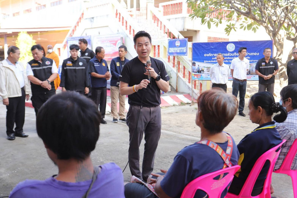 "ภราดร" ยืนยันรัฐพร้อมจัดงบเยียวยาน้ำท่วม หลังทำประชาคมเสร็จ ผู้ว่าฯ อ่างทองให้กำลังใจ ปลาย ธ.ค.กลับสู่ปกติ