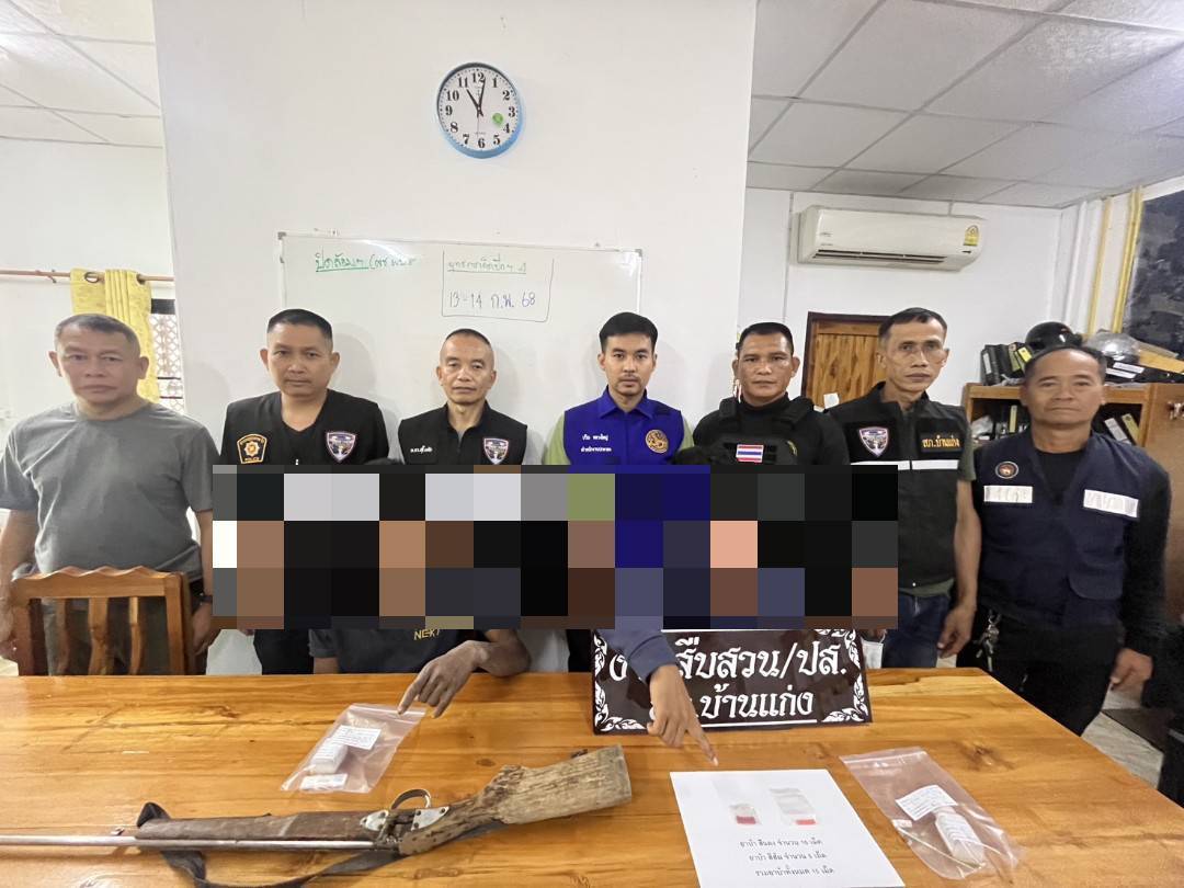 ศรีสัชนาลัย ฝ่ายปกครองสนธิกำลังเจ้าหน้าที่ตำรวจบุกจับเครือข่ายค้ายาเสพติดรายย่อย ได้พร้อมของกลาง