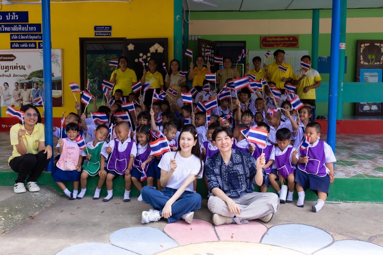  อิ่มทั้งท้อง อิ่มทั้งใจ! “บอย-เจี๊ยบ” เสิร์ฟหมูกระทะให้น้องๆ เมืองเก่ากำแพงแสน พร้อมส่งกำลังใจถึงทหารชายแดน