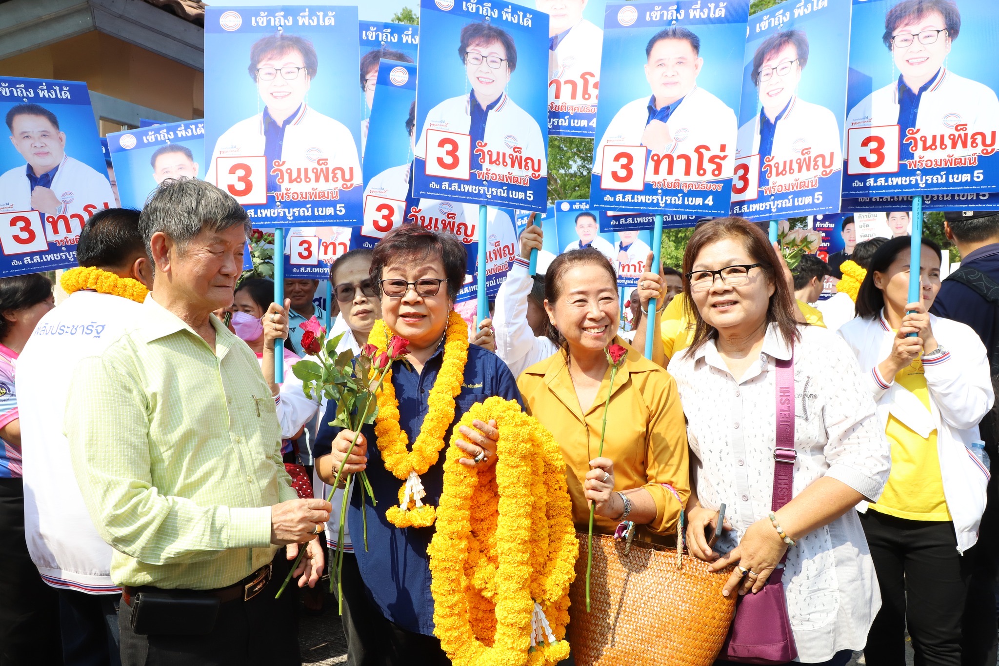 รับสมัคร ส.ส. แบบแบ่งเขตเลือกตั้งเพชรบูรณ์ วันแรก คึกคัก