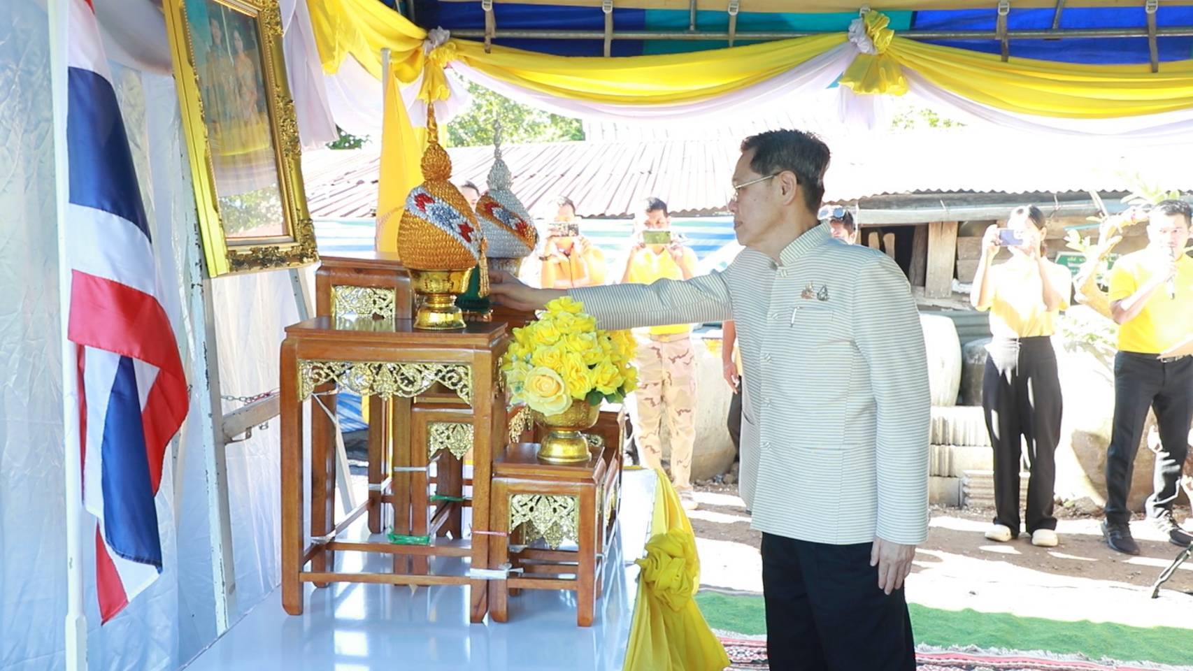 ผู้ว่าฯลพบุรีนำคณะลงพื้นที่มอบบ้านตามโครงการสร้างที่อยู่อาศัยให้แก่พี่น้องประชาชนกลุ่มเปราะบาง