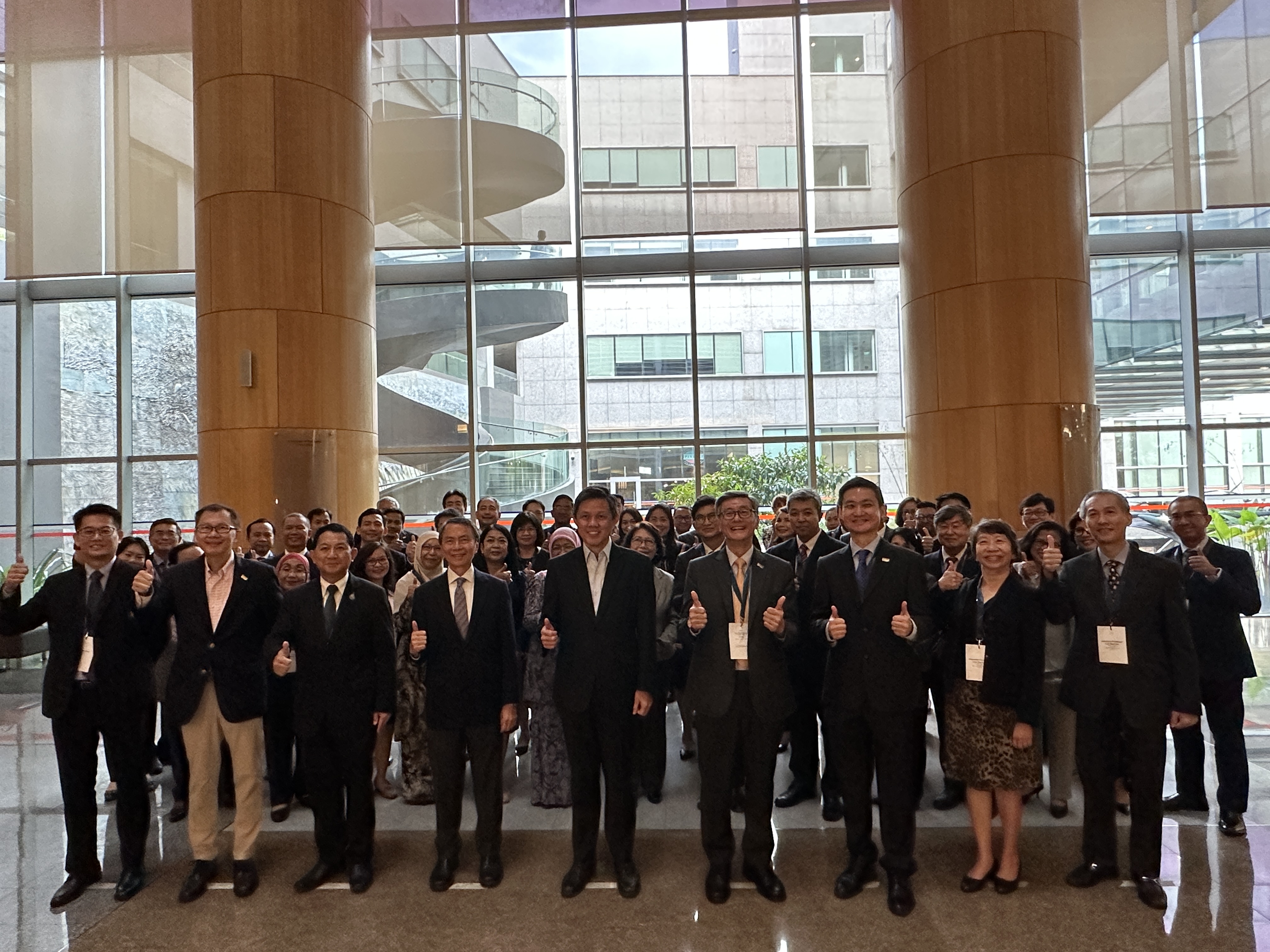 "ปลัด อว."โชว์ปฏิรูปการอุดมศึกษาไทยในเวทีประชุมอธิการบดีมหาวิทยาลัยของอาเซียนที่สิงคโปร์ 