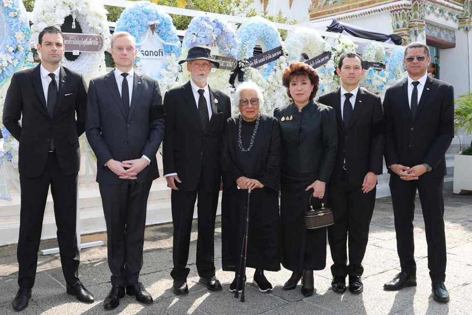 ถวายสักการะพระบรมศพ พระบรมราชชนนีพันปีหลวง