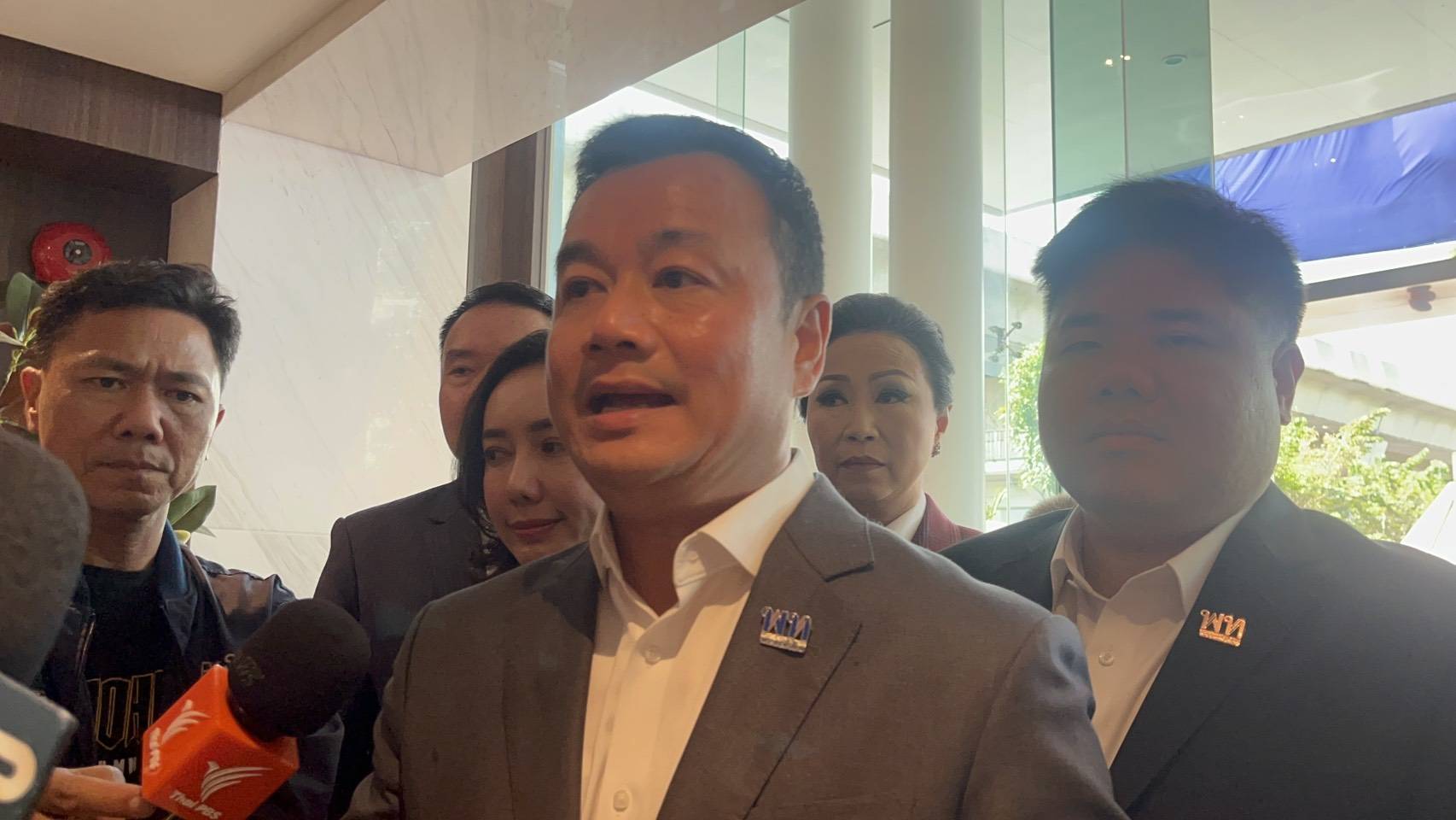 "สรวงศ์" มั่นใจ "พรรคร่วมฯ" ยกมือโหวต "ร่าง พรบ. เอ็นเตอร์เทนเมนท์คอมเพล็กซ์"  ย้ำ "ภท.-พท." ประคองกันจนครบวาระ