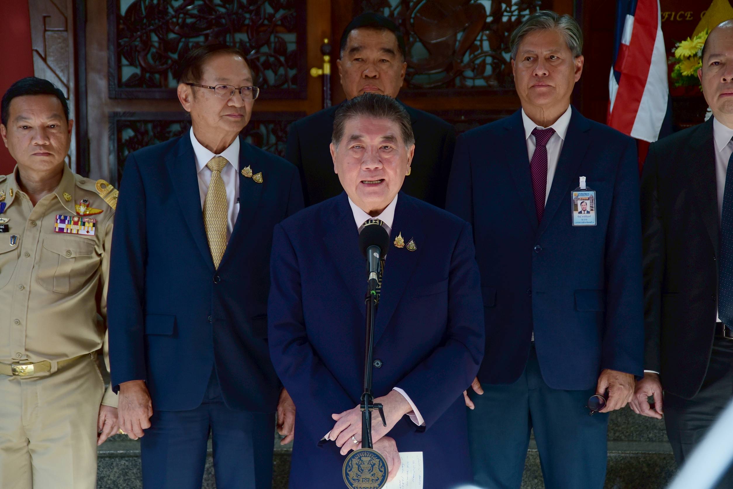 “ภูมิธรรม” ประณามกัมพูชา ใช้อาวุธหนัก ทำ ปชช.เสียชีวิต ปัดประกาศภาวะสงคราม สั่งมท. เร่งอพยพ “มาริษ” คุย "เลขาฯยูเอ็นเอสซี" แล้ว