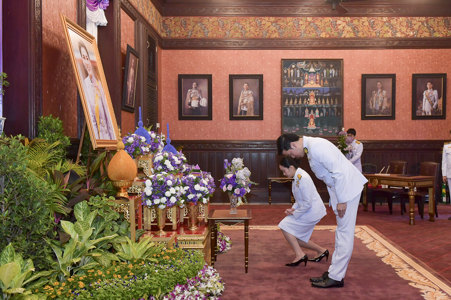 "นายกรัฐมนตรีและคู่สมรส" ลงนามถวายพระพรชัยมงคล สมเด็จพระนางเจ้าฯ พระบรมราชินี เนื่องในโอกาสวันเฉลิมพระชนมพรรษา 3 มิ.ย.68