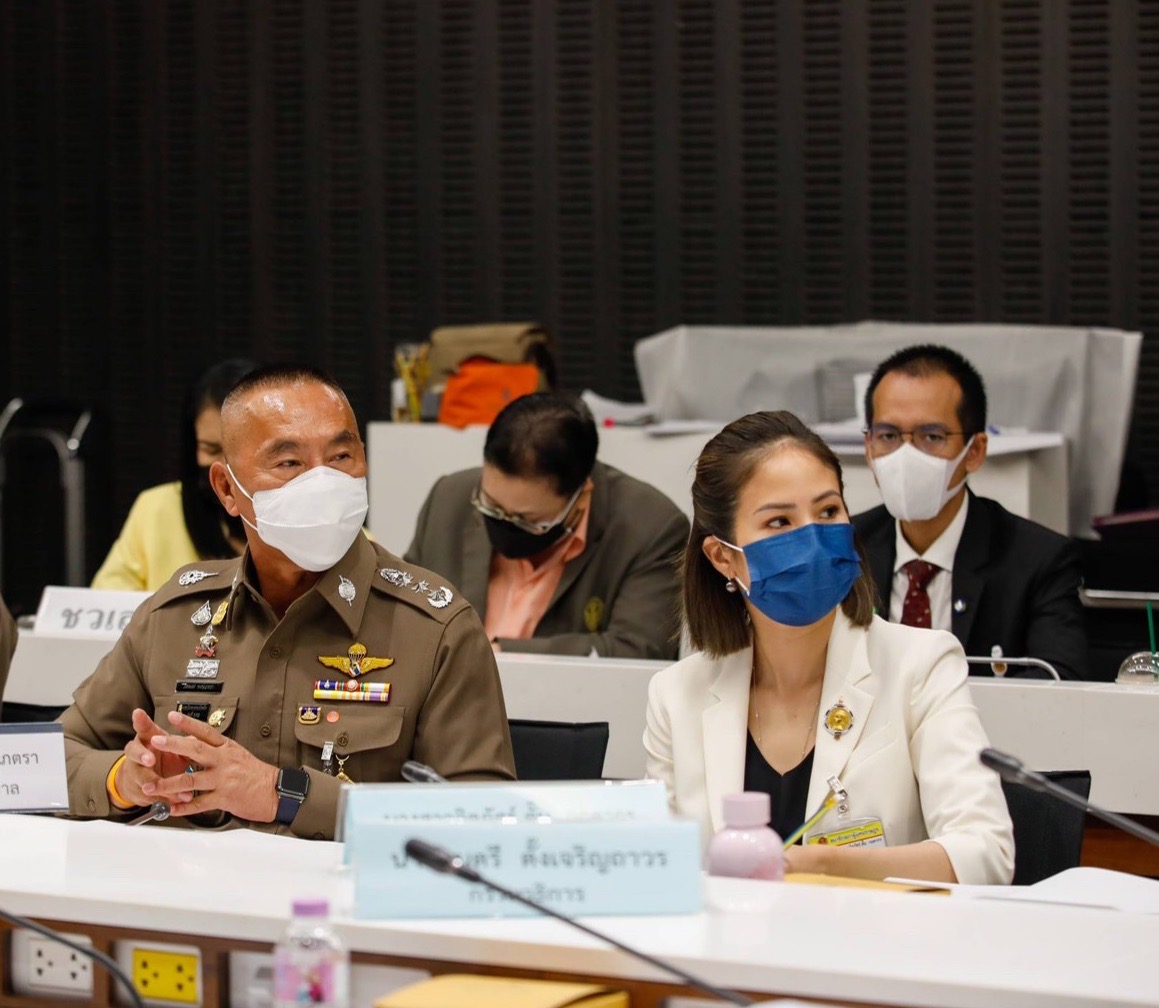 “ตั๊น จิตภัสร์”นำคณะถก ผบช.น.เคลียร์ข้อเท็จจริงปมคลิปเยาวชนถูกรถ คฝ.พุ่งชนระหว่างสลายการชุมนุม 