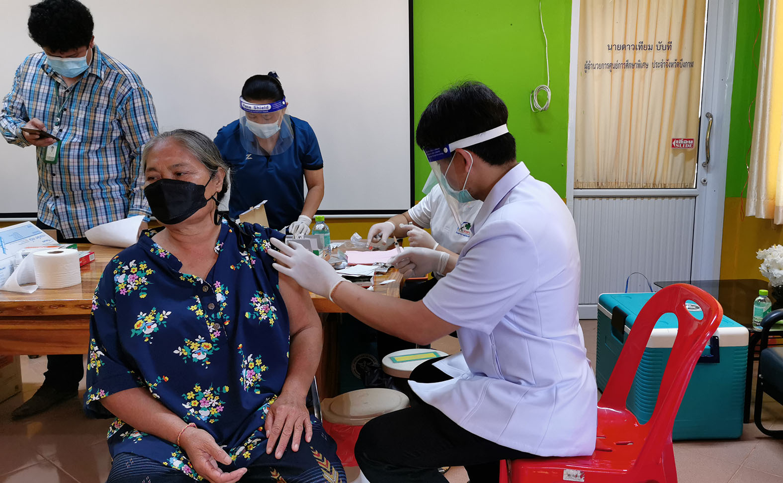 บึงกาฬ นำร่องฉีดวัคซีนเชิงรุกไปตาม รพ.สต.เป้าหมายผู้สูงอายุ 7 กลุ่มโรค