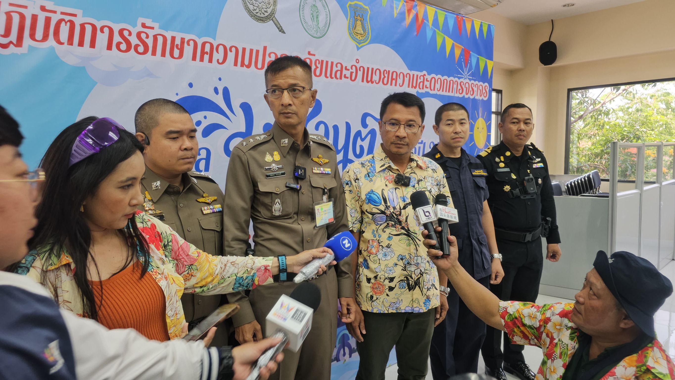 สน.ชนะสงคราม - ผอ.เขตพระนคร ปรับแผนเล่นสงกรานต์ข้าวสาร แบบวันเวย์ให้ นทท.ออกทางเดียว ป้องกันคนหนาแน่น