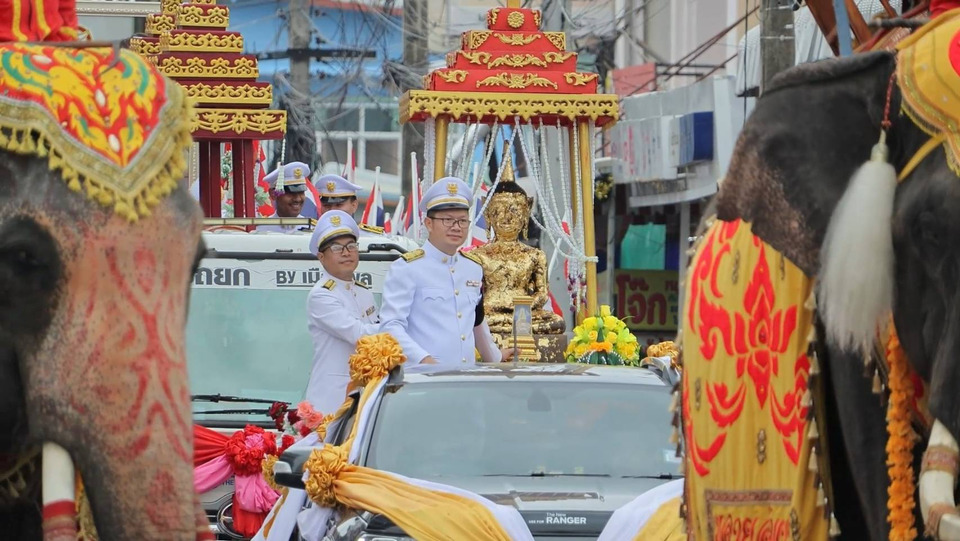 ชาวขอนแก่นร่วมบวงสรวง “พระพุทธมงคลมิ่งเมืองพล” อัญเชิญประดิษฐานหอพระกลางเมือง เสริมสิริมงคล