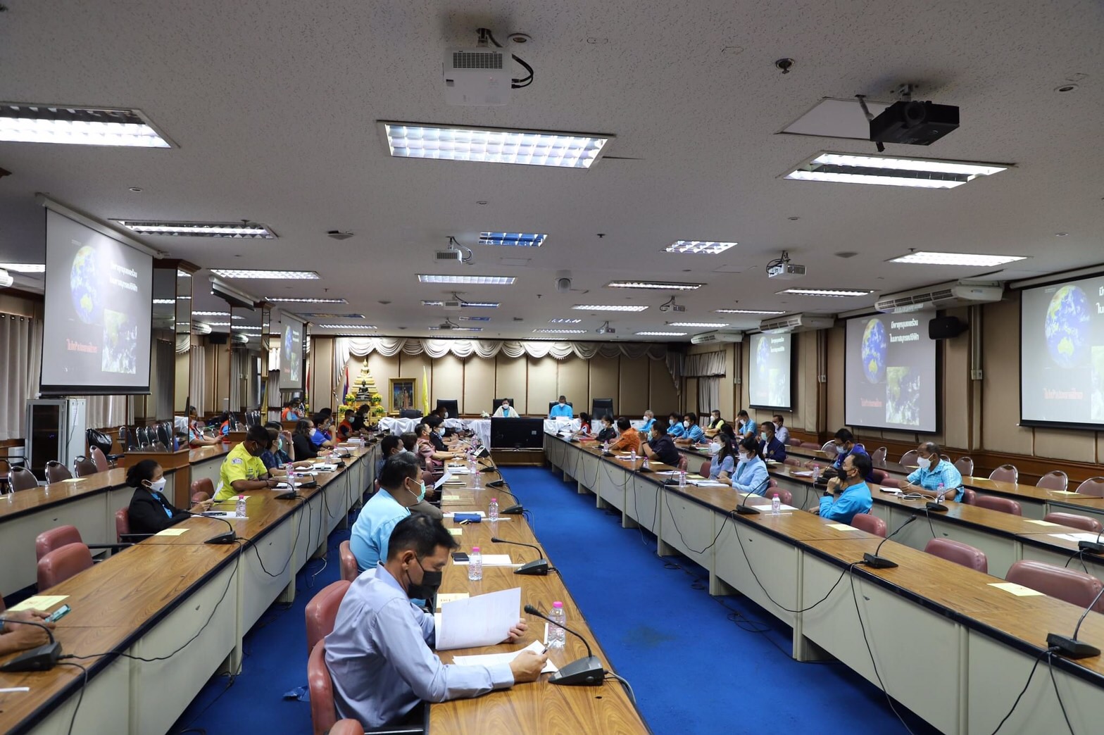 จังหวัดอ่างทองประชุมศูนย์บัญชาการเหตุการณ์ป้องกันและแก้ไขปัญหาอุทกภัย