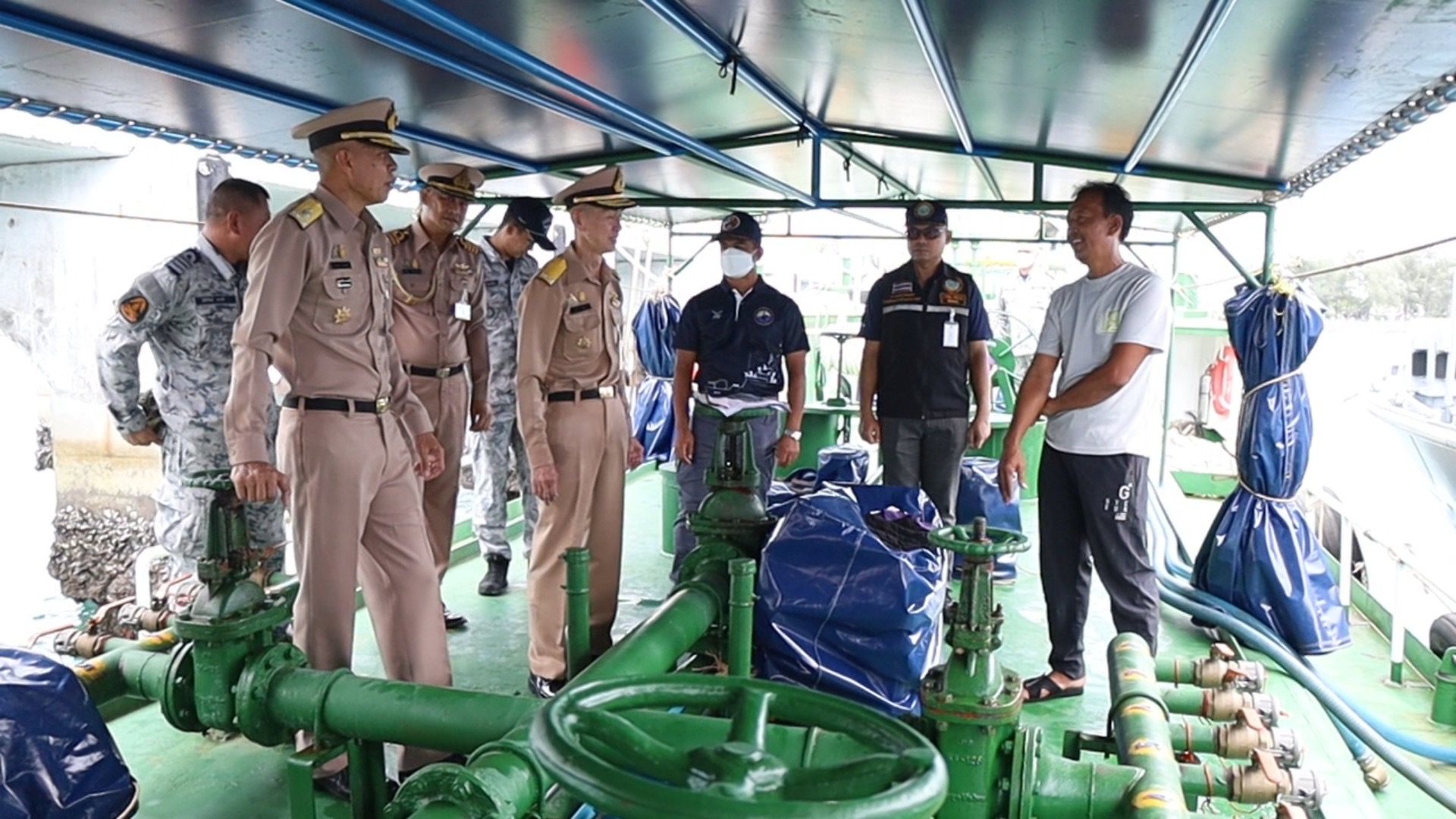 ทรภ.1/ศรชล.ภาค 1 รวบ 2  เรือบรรทุกน้ำมันเถื่อน ปากน้ำประเเสร์ ระยอง  กว่า 4.5 แสนลิตร