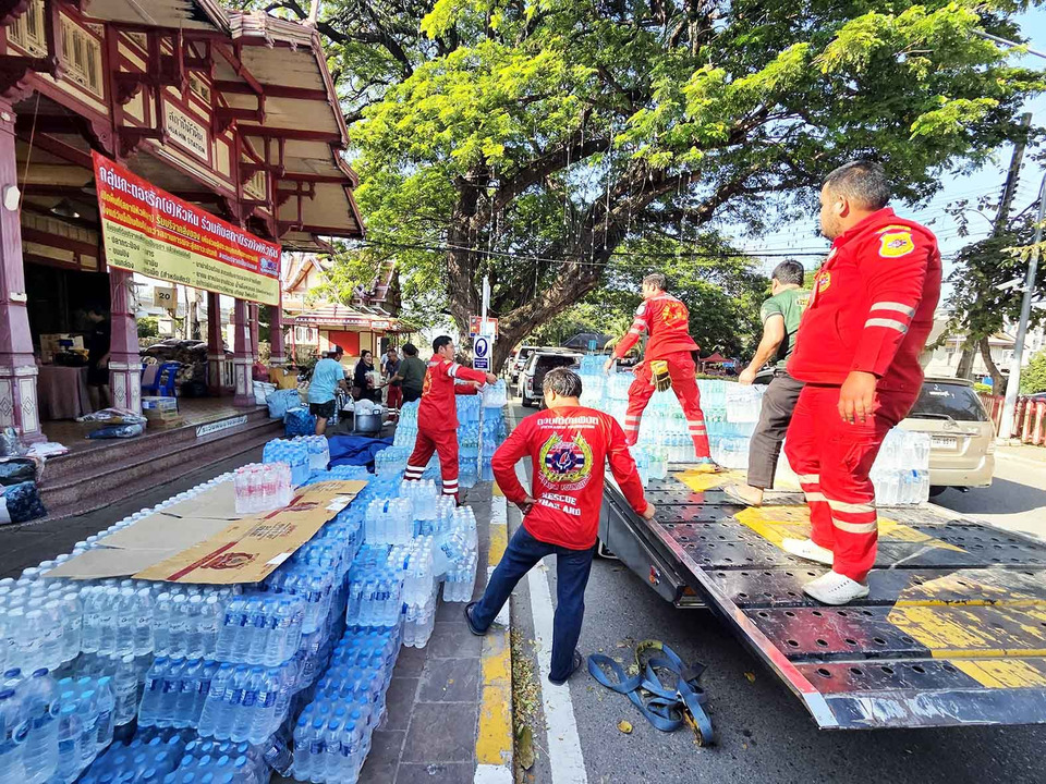 สส.เซ้ม ปล่อยคาราวาน “กะตอยรัก(ษ์)หัวหิน” ส่งสิ่งของช่วยผู้ประสบภัยสู้วิกฤตน้ำท่วมทันใจ 