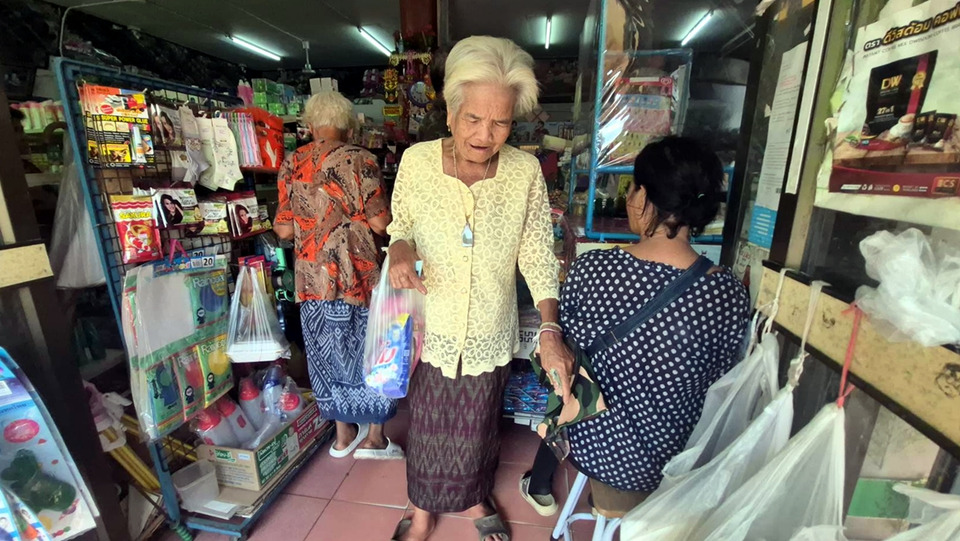 อุดรธานีคึกคัก! ชาวบ้านแห่ใช้สิทธิ์ไทยช่วยไทยพลัส ขอบคุณรัฐบาล ร้านค้าโกยยอดขาย