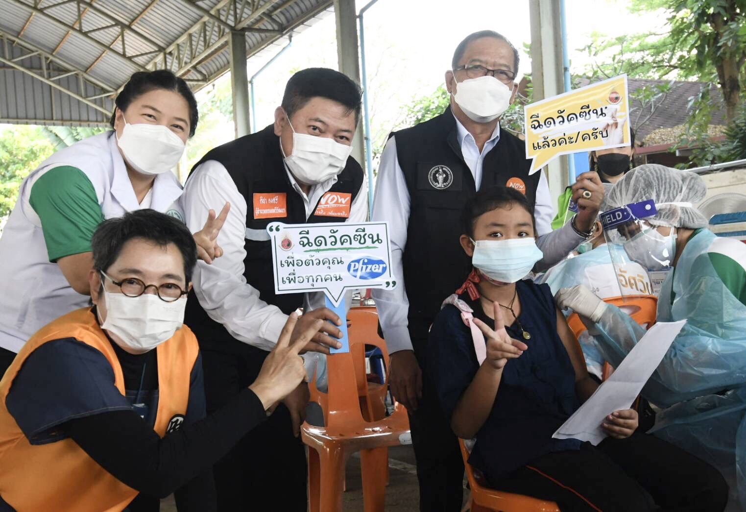 ศูนย์บริการสาธารณสุข 67 ทวีวัฒนา ฉีดวัคซีน 'ไฟเซอร์ฝาส้ม' เข็มที่ 1 ให้เด็กอายุ 5-11 ปี 