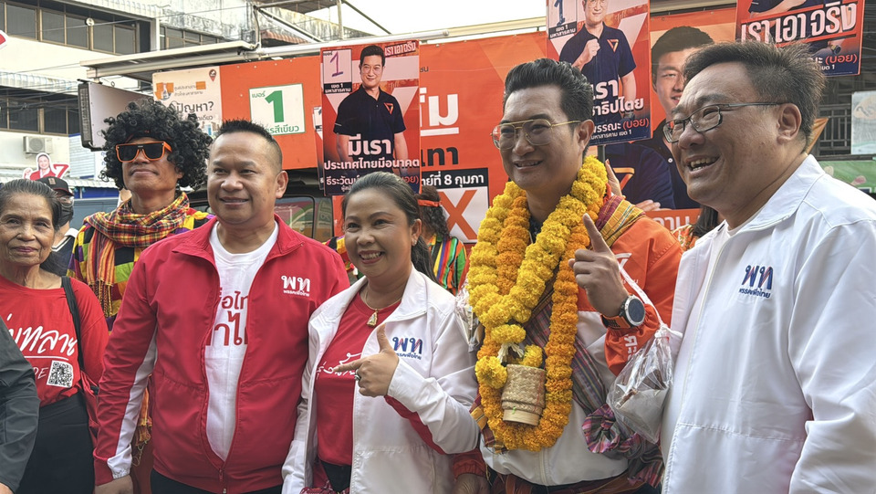 ตลาดสดมหาสารคามคึกคัก “จุลพันธ์” ลุยช่วย “น้องจ๋า” หาเสียงเจอ “พรรคประชาชน” ทักทายชื่นมื่น 