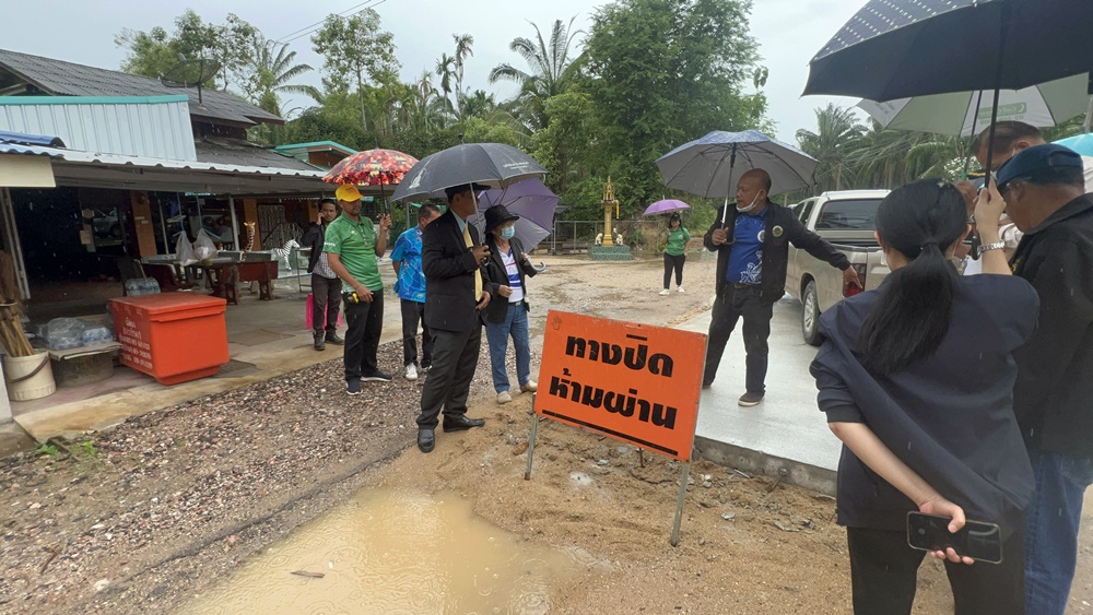 ป.ป.ช.ชุมพร ลุยตรวจสอบโครงการสร้างถนนคอนกรีต อบต.นาพญา งบฯ 6.25 ล้าน 